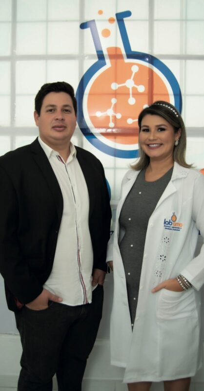 Victor Santana e sua esposa, Ádria Santana, psicóloga