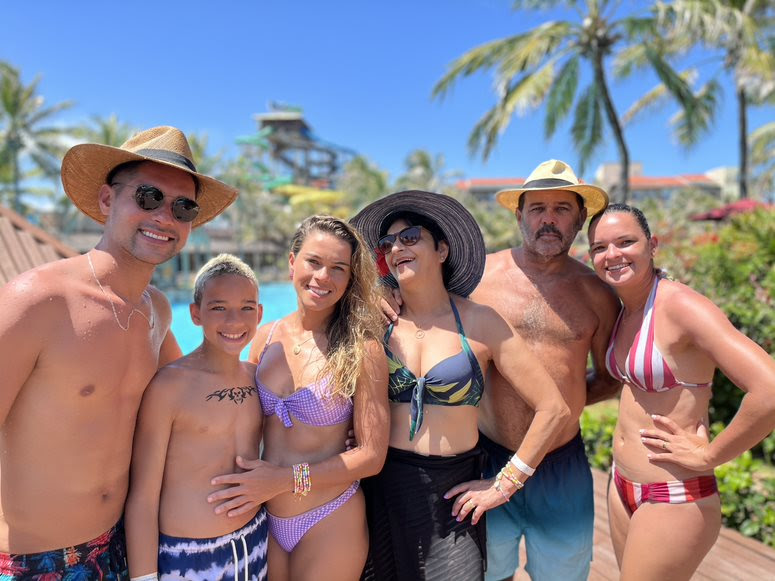 Tamires Dias com a família, no Beach Park