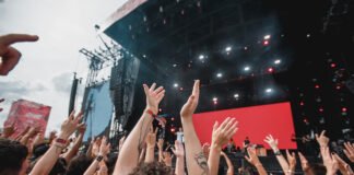 Lollapalooza Brasil inicia o envio de pulseiras e também libera a retirada presencial em São Paulo