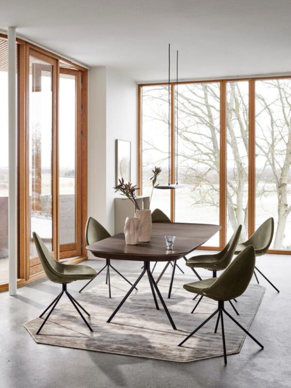 Cadeiras e mesa Ottawa, designer Karim Rashid