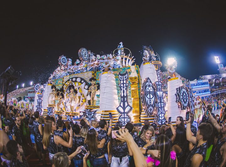 Celebrando o retorno à Sapucaí, Camarote Brahma Nº1 reforça a importância do Carnaval para o Rio de Janeiro - Foto: divulgação.